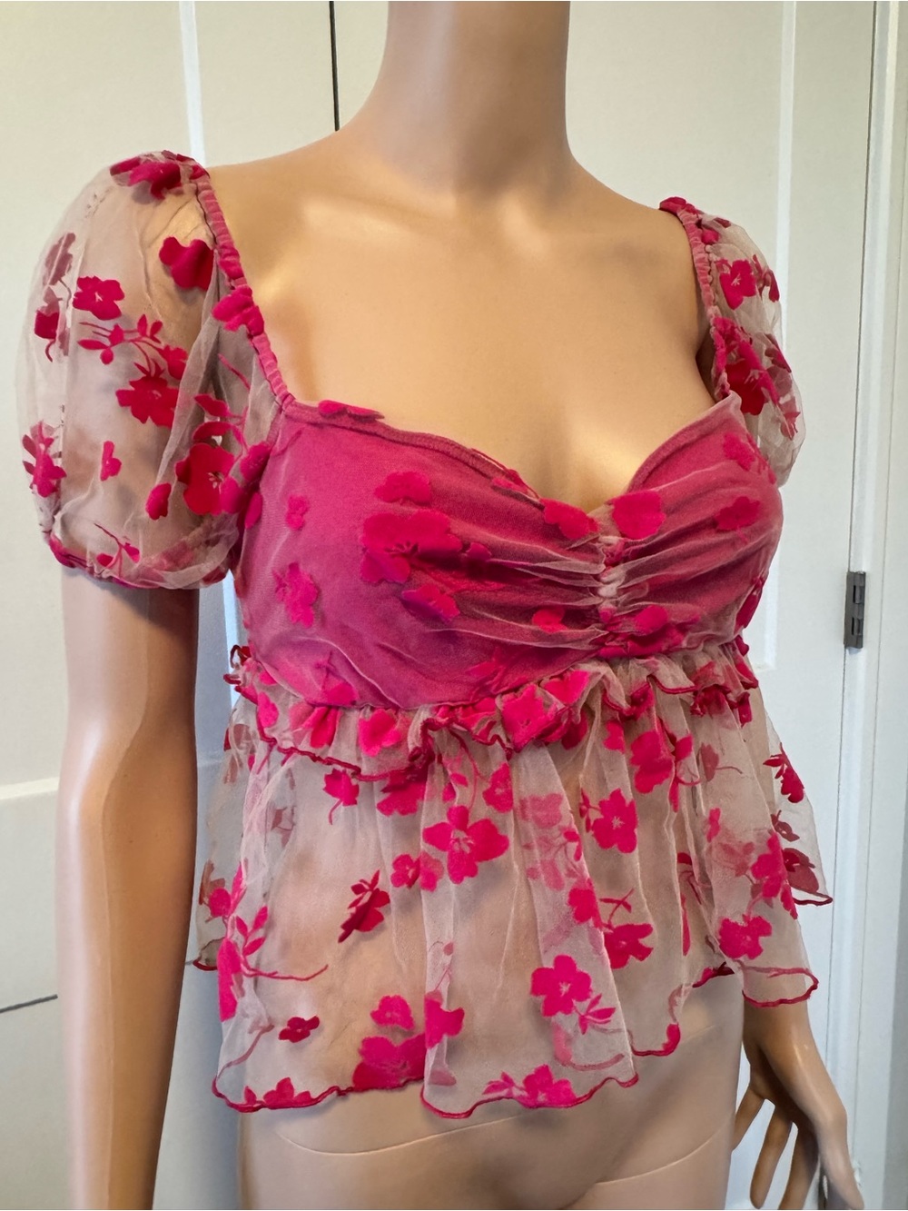 Kimchi Blue Claudia Pink Floral Cropped Puffy Sleeves Mesh Velvet Top Blouse M - Picture 6 of 7